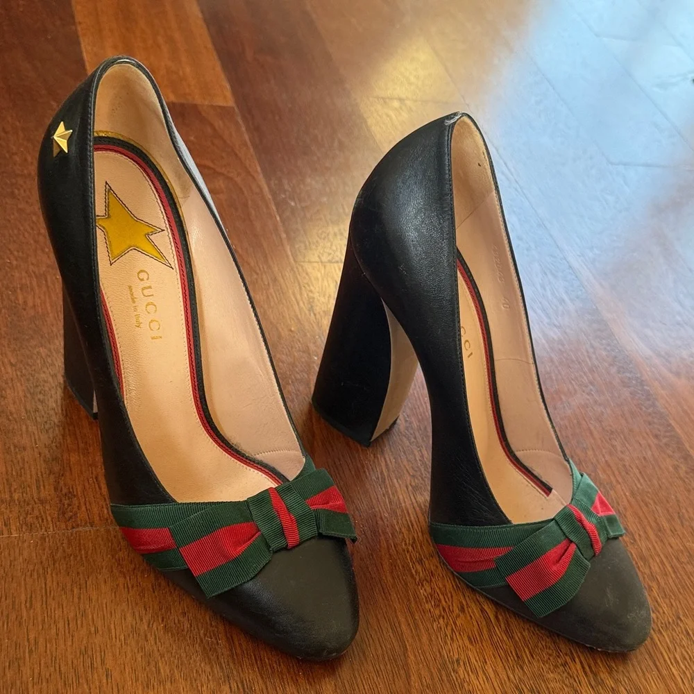 Gucci Black Leather Heels with Red & Green Ribbon Bow - Picture 3 of 3
